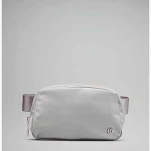 🤍One Left!🤍Lululemon Everywhere Belt Bag-Silver Drop